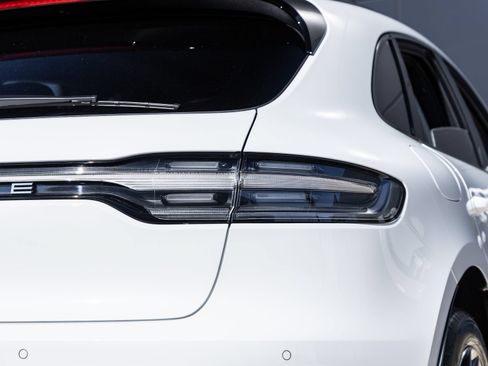 Certified 2026 Porsche Macan S AWD/4WD image 17