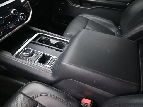 Used 2023 Ford Expedition XLT RWD image 30