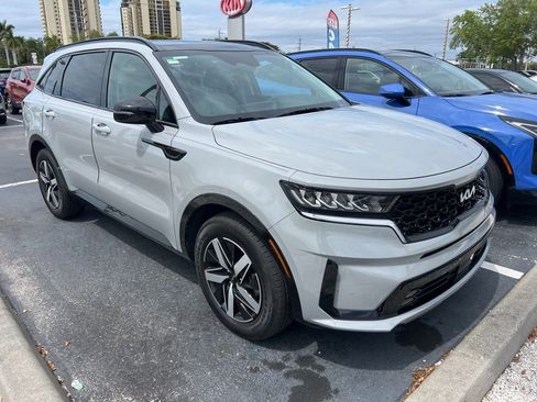 Certified 2023 Kia Sorento EX w/ Panoramic Sunroof Package FWD image 3