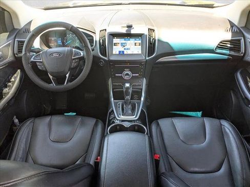 Used 2018 Ford Edge Titanium FWD image 17