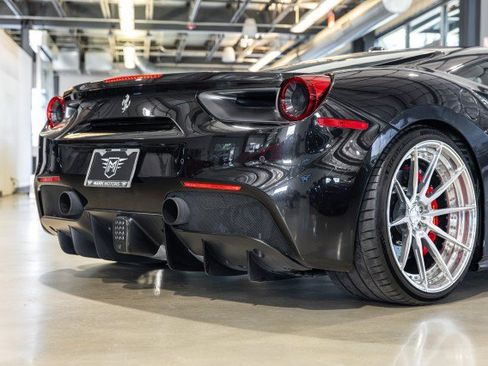 Used 2019 Ferrari 488 GTB RWD image 18