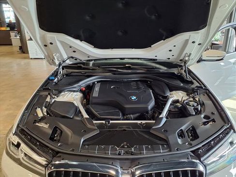Used 2022 BMW 530i xDrive w/ Premium Package image 11