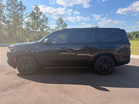 Used 2024 Jeep Wagoneer Series II AWD/4WD image 2