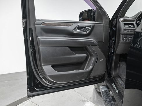 Used 2022 Chevrolet Suburban Z71 AWD/4WD image 12