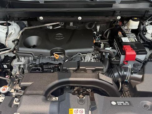 Used 2019 Toyota RAV4 LE FWD image 8