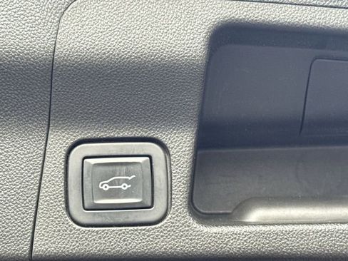 Certified 2018 GMC Acadia Denali w/ Technology Package image 36