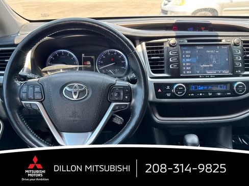 Used 2018 Toyota Highlander XLE AWD/4WD image 14