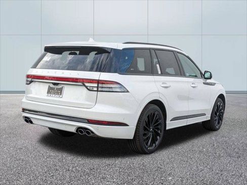 Used 2023 Lincoln Aviator Reserve w/ Equipment Group 201A AWD/4WD image 2