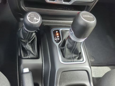 Used 2024 Jeep Gladiator Sport AWD/4WD image 26