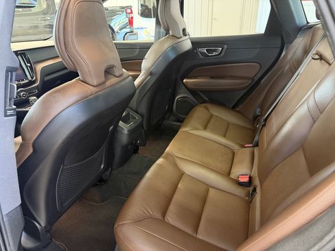 Used 2023 Volvo XC60 B5 Plus AWD/4WD image 23
