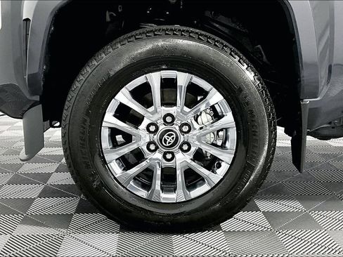 Used 2025 Toyota Tacoma Limited AWD/4WD image 8