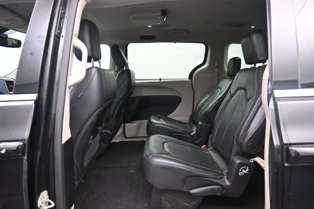 Used 2019 Chrysler Pacifica Touring-L w/ Advanced Safetytec Group FWD image 25