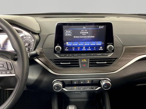 Used 2023 Nissan Altima 2.5 SV FWD image 9