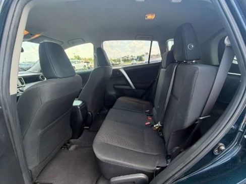 Used 2017 Toyota RAV4 LE FWD image 4