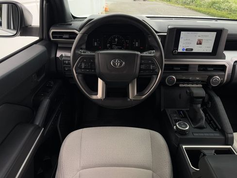 Certified 2025 Toyota 4Runner SR5 AWD/4WD image 13