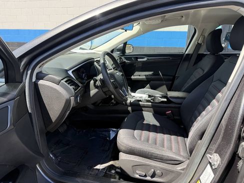 Used 2015 Ford Fusion SE w/ Equipment Group 201A FWD image 9