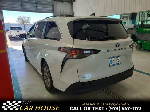 Used 2025 Toyota Sienna XLE image 4