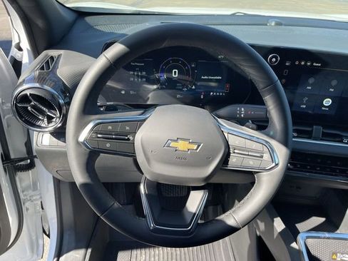 New 2026 Chevrolet Equinox LT w/ Convenience Package II image 14