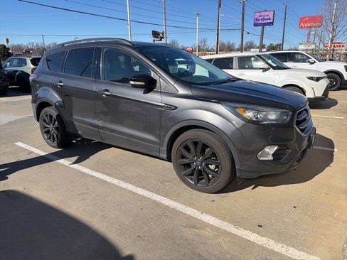 Used 2017 Ford Escape Titanium image 1