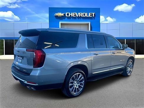 Used 2025 GMC Yukon XL Denali image 3