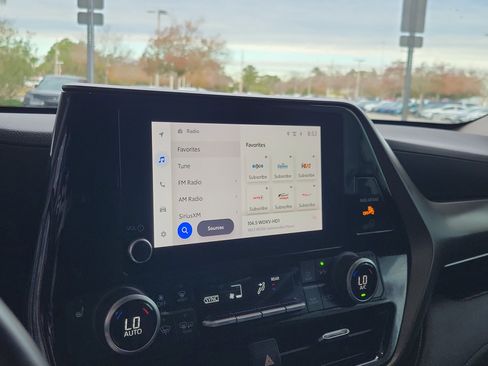 Used 2024 Toyota Highlander XLE image 21