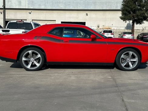 Used 2018 Dodge Challenger R/T image 9