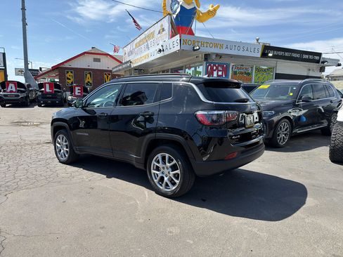 Used 2024 Jeep Compass Latitude AWD/4WD image 4
