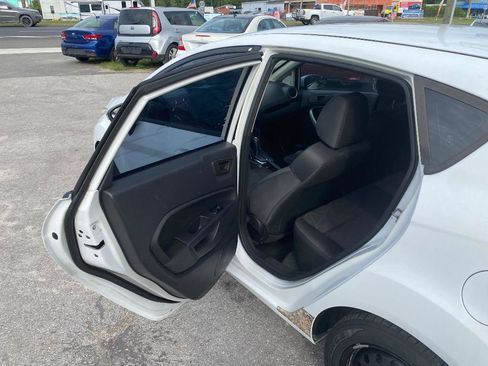 Used 2013 Ford Fiesta SE FWD image 15