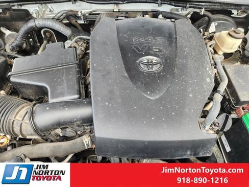 Used 2017 Toyota Tacoma SR5 w/ Tow Package image 32