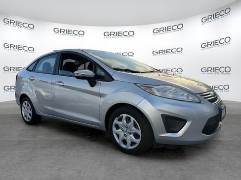 Used 2013 Ford Fiesta SE FWD image 1