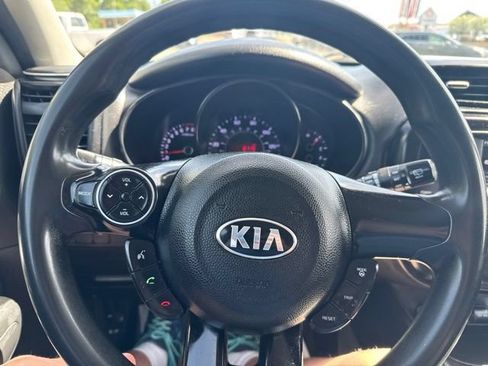 Used 2017 Kia Soul FWD image 23