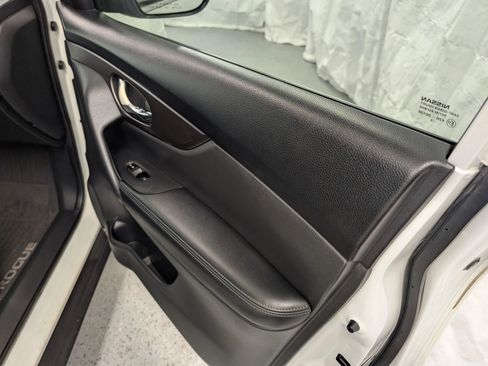 Used 2016 Nissan Rogue S w/ Appearance Package image 33