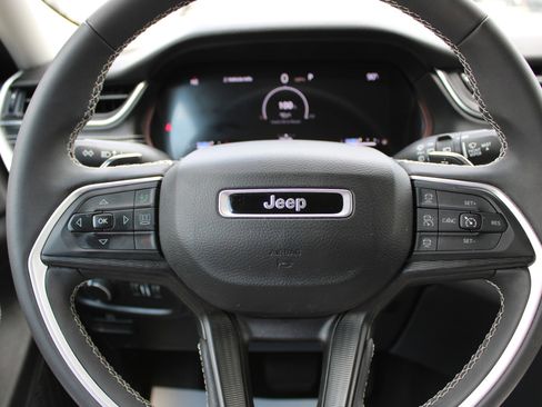 Used 2024 Jeep Grand Cherokee L Laredo image 18