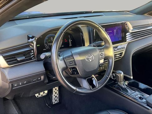 Used 2025 Toyota Camry SE FWD image 17