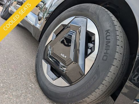 Certified 2024 Kia EV9 Land image 8