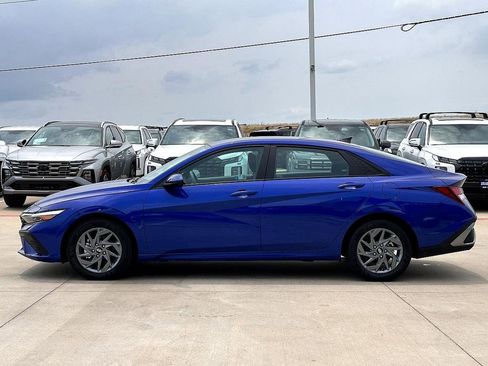 Used 2024 Hyundai Elantra SEL image 4