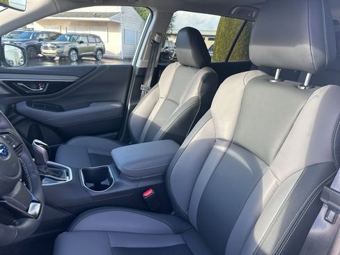 Used 2025 Subaru Outback Onyx Edition image 16