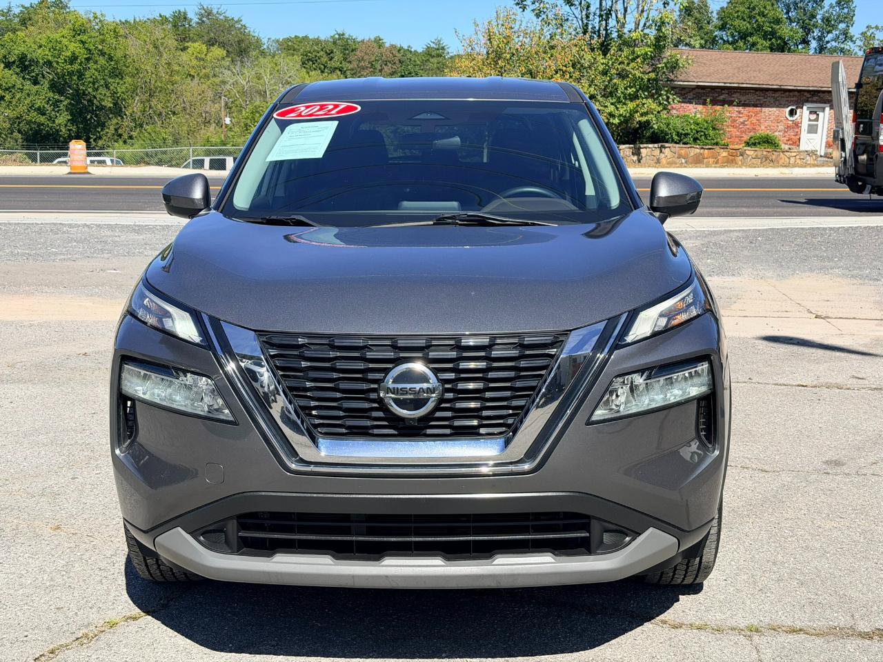 Used 2021 Nissan Rogue SV FWD image 2