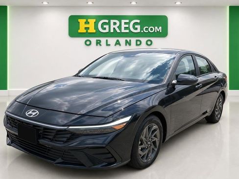 Used 2024 Hyundai Elantra SEL FWD image 4