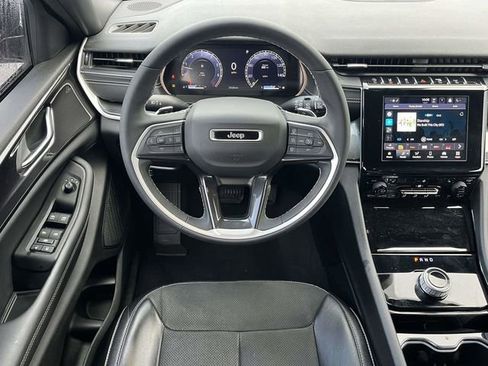 Used 2023 Jeep Grand Cherokee Altitude image 18