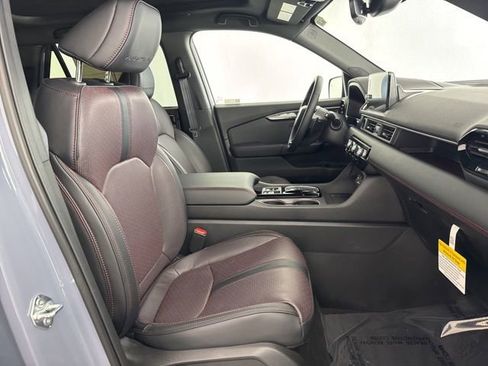 Certified 2025 Honda Pilot Black Edition image 26