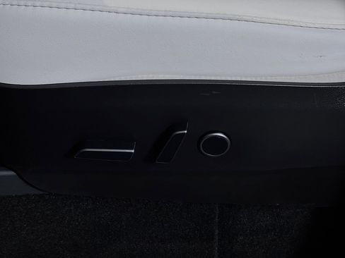 Used 2021 Tesla Model Y Long Range image 16