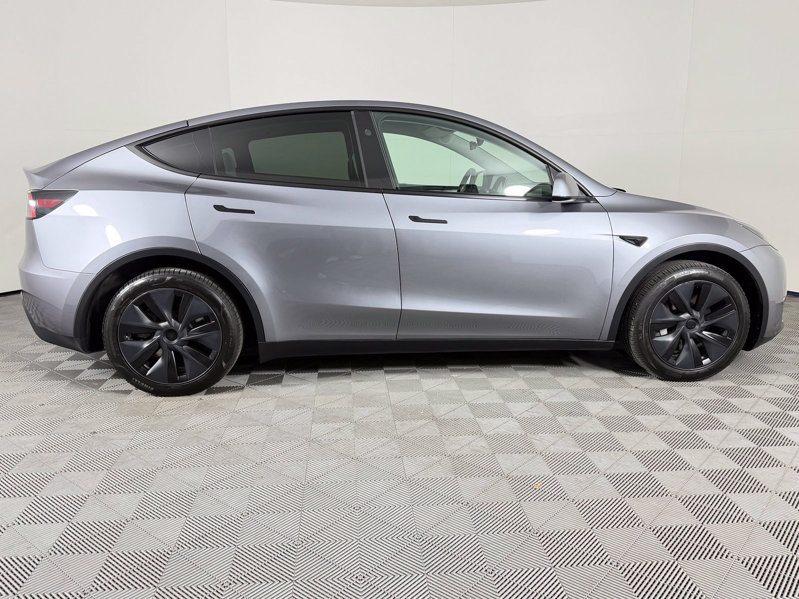 Used 2024 Tesla Model Y Long Range AWD/4WD image 10