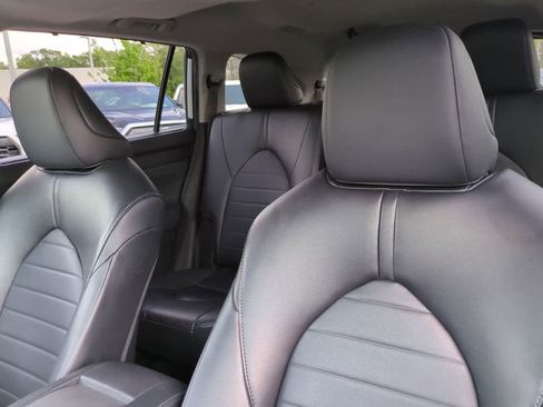 Used 2023 Toyota Highlander XLE FWD image 8