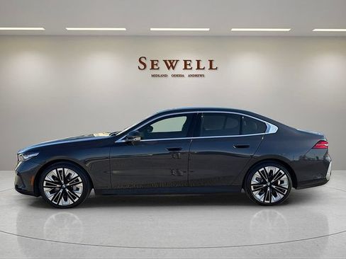 Certified 2025 BMW 530i xDrive w/ Premium Package AWD/4WD image 2