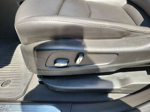 Certified 2025 Cadillac XT5 Luxury FWD image 16
