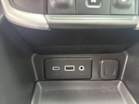 Used 2022 GMC Terrain SLE image 13