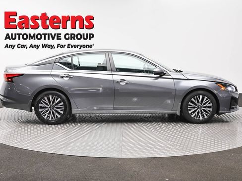 Used 2023 Nissan Altima 2.5 SV FWD image 4