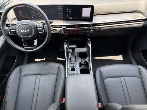 Used 2025 Kia Sorento S FWD image 3