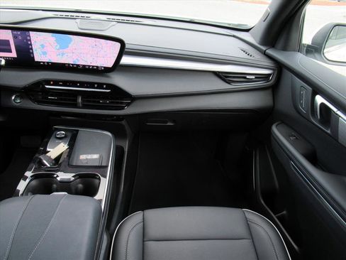 Used 2025 Buick Enclave Preferred image 13